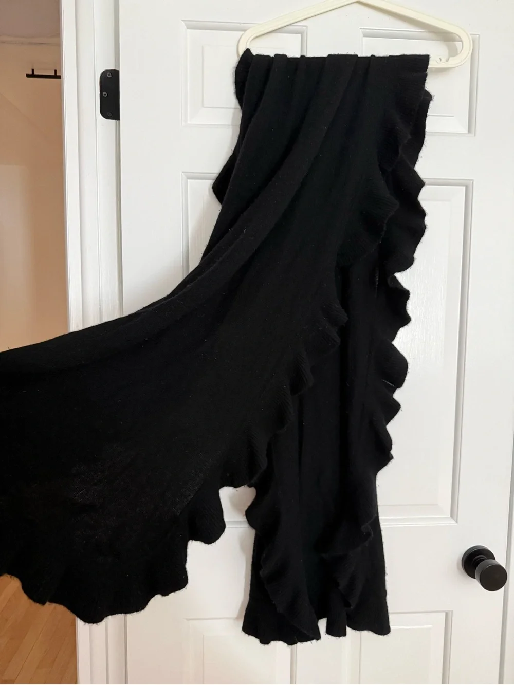 100% Cashmere throw shawl with Ruffle-Trim